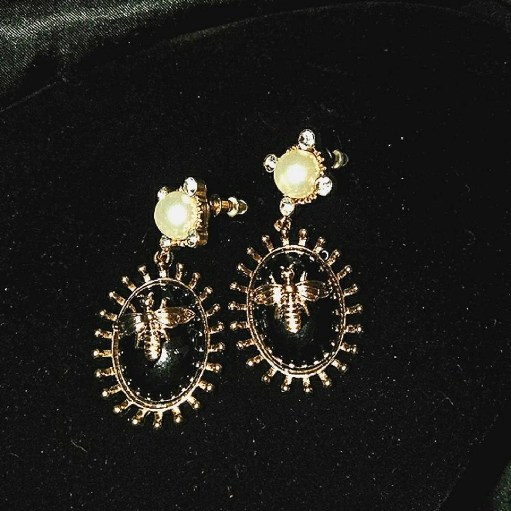 Bee Dangle Studded Earrings